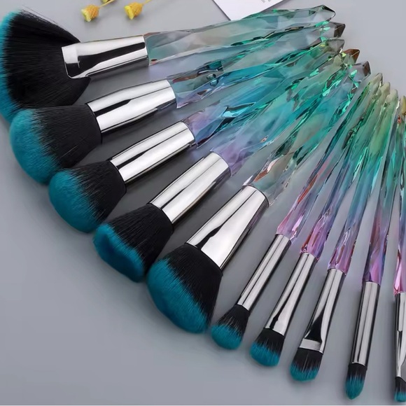 SOLD Pretty Colors Makeup Brushes Set 10 Pieces - Picture 3 of 3